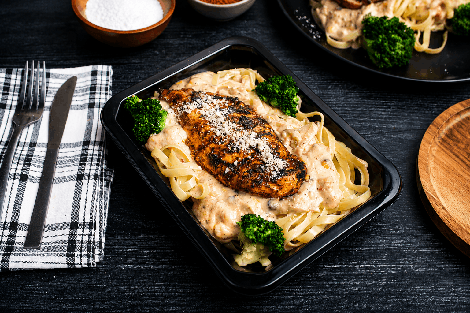 Fajita-seasoned grilled chicken breast tossed with fettuccine pasta in a creamy Alfredo–elote sauce, finished with sweet corn, tender broccoli florets, and subtle smoky spices for a bold Mexican-inspired twist on a classic carbonara.